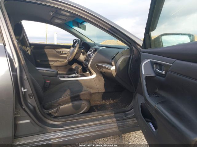 Nissan Altima Image 2