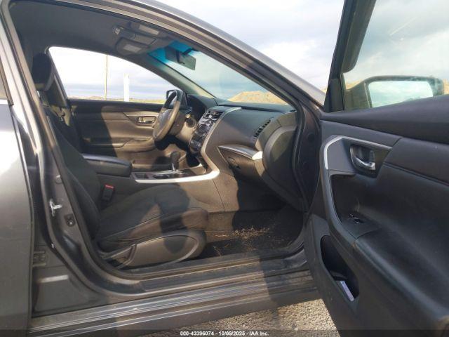 Nissan Altima Image 2